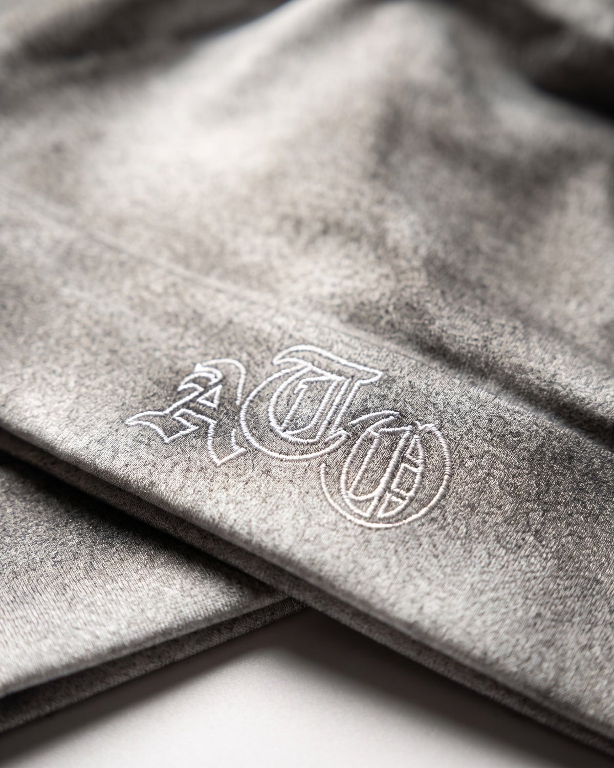 ATO AIRBRUSH SKULLY – close-up of the ATO letters on the cuff